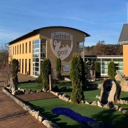 Jested Golf Restaurace A Penzion Svetla pod Jestedem Buitenkant foto