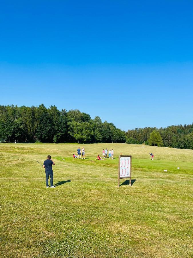 Jested Golf Restaurace A Penzion Svetla pod Jestedem Buitenkant foto
