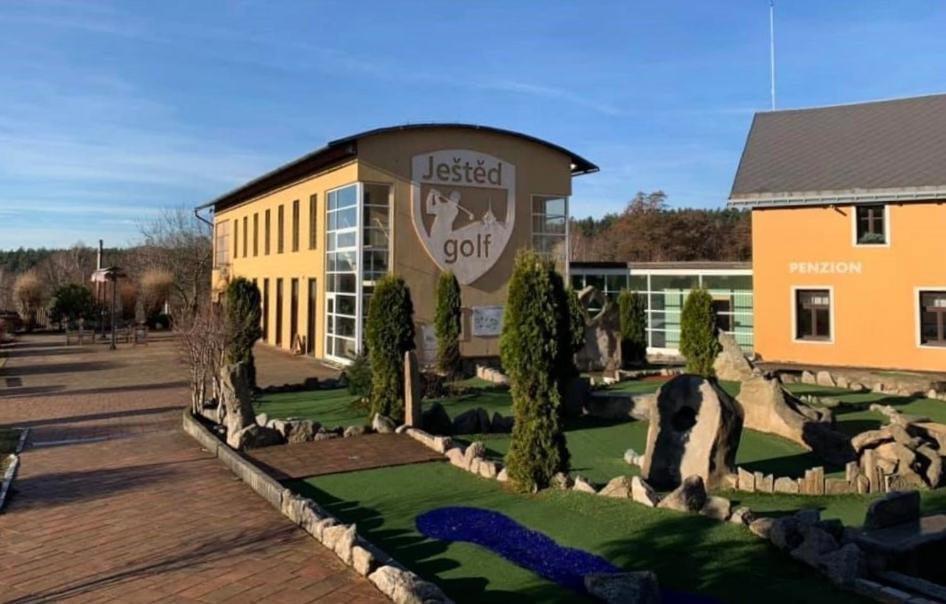 Jested Golf Restaurace A Penzion Svetla pod Jestedem Buitenkant foto